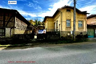 Къща в Ловеч, с. Дълбок дол