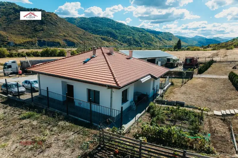 Къща в Ловеч, с. Гложене