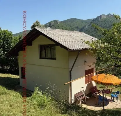Снимка 3 — Къща в Ловеч, с. Гложене