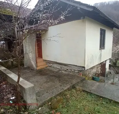 Photo 2 — House in Oblast Lovech, Golyam Izvor