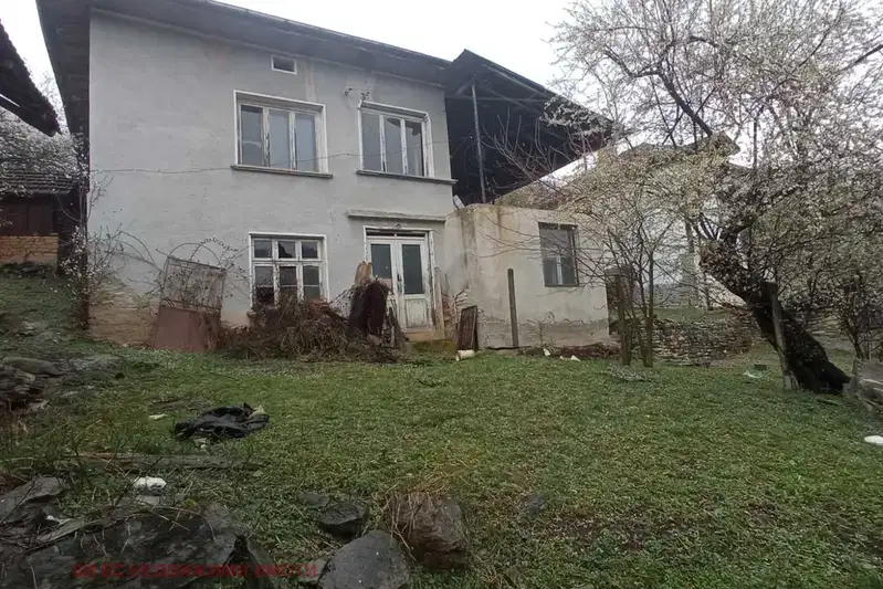 House in Oblast Lovech, Golyam Izvor