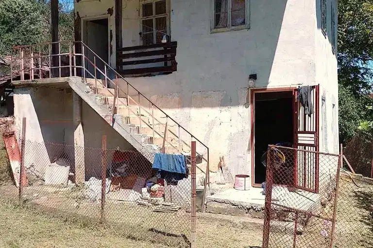 House in Oblast Lovech, Golyama Jelyazna