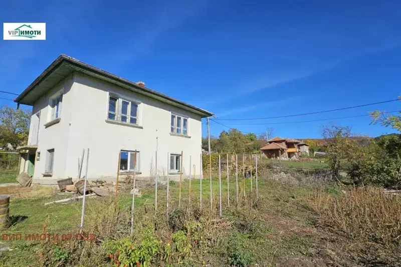 Къща в Ловеч, с. Горно Павликене