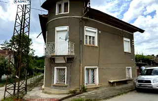 Къща в Ловеч, с. Гостиня