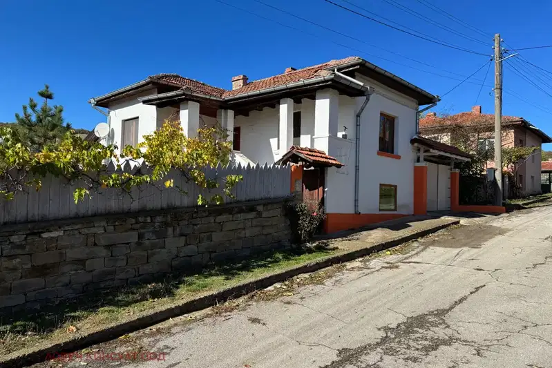 Къща в Ловеч, с. Хлевене