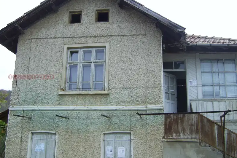 House in Oblast Lovech, Hlevene