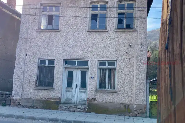 House in Oblast Lovech, Lesidren