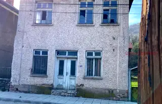 Къща в Ловеч, с. Лесидрен