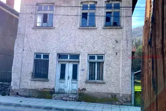 Къща в Ловеч, с. Лесидрен