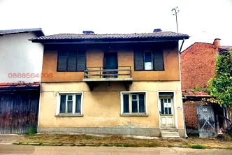 Къща в Ловеч, с. Орешак