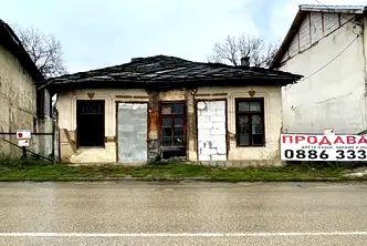 Къща в Ловеч, с. Орешак