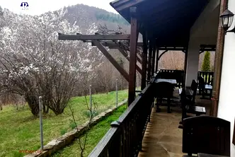 Къща в Ловеч, с. Орешак