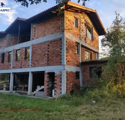 Снимка 3 — Къща в Ловеч, с. Скандалото