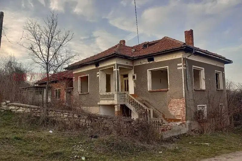 Къща в Ловеч, с. Славяни