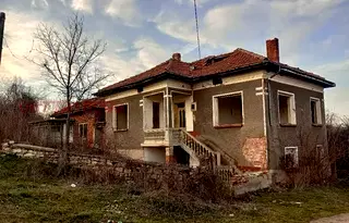 Къща в Ловеч, с. Славяни