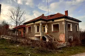 Къща в Ловеч, с. Славяни