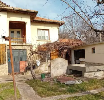Снимка 4 — Къща в Ловеч, с. Владиня