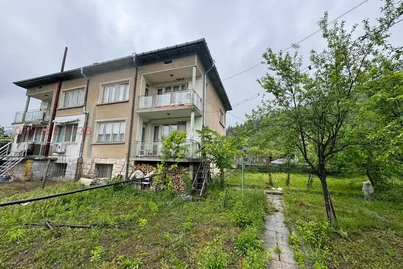 House in Oblast Montana, Berkovica