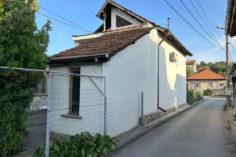 Къща в Монтана, Лом