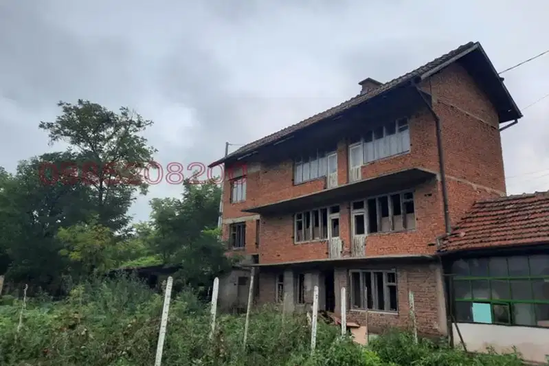 Къща в Монтана, Лом