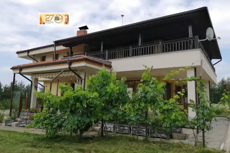 House in Oblast Montana, Vyrshec