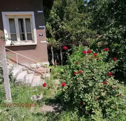 Снимка 2 — Къща с 3 стаи и голям двор в с. Горно Белотинци, Монтана
