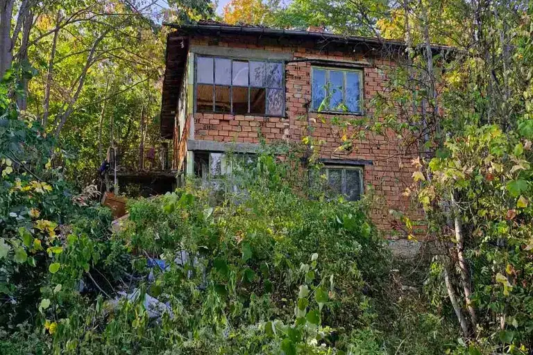 House in Oblast Montana, Ravna