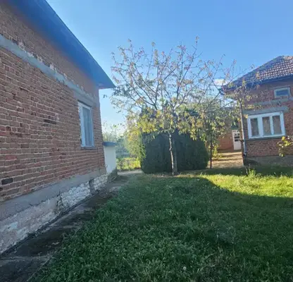 Photo 5 — House with yard and outbuildings in Smirnenski village, Montana region