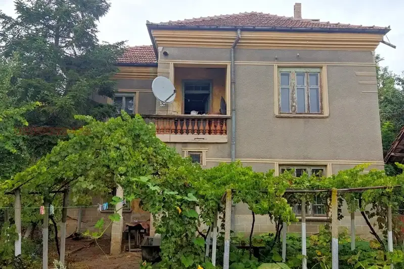 House in Oblast Montana, Zlatiya