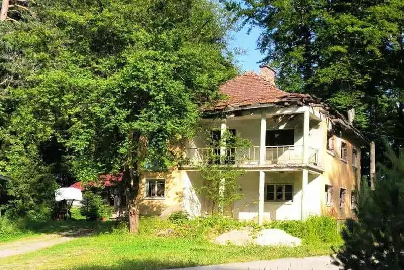 Къща в Пазарджик, Пещера