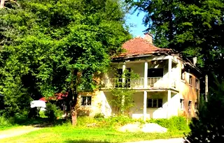 Къща в Пазарджик, Пещера