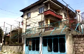 Къща в Пазарджик, Пещера