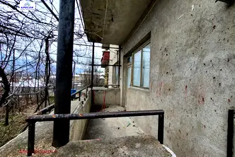 Къща в Пазарджик, Пещера