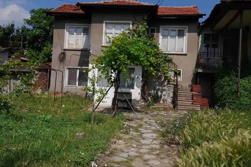Къща в Пазарджик, Пещера