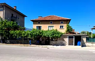 Къща в Пазарджик, Септември