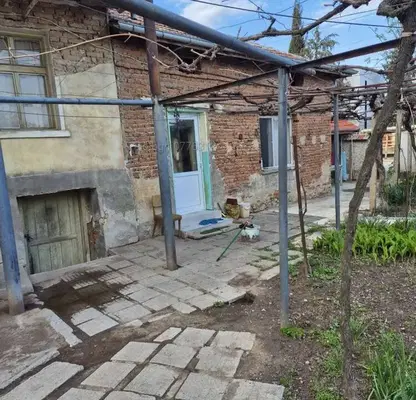 Снимка 4 — Двуетажна къща с гараж в с. Калугерово, област Пазарджик