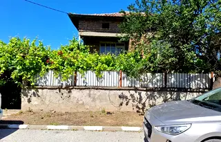 Къща в Пазарджик, с. Лозен