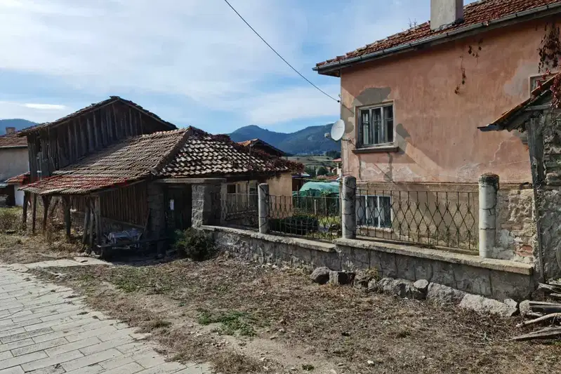 Къща в Пазарджик, с. Равногор