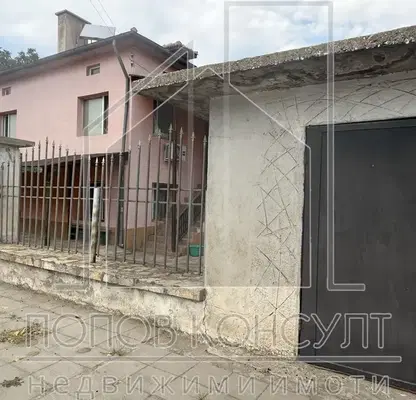 Снимка 2 — Двуетажна къща с гараж в с. Виноградец, област Пазарджик
