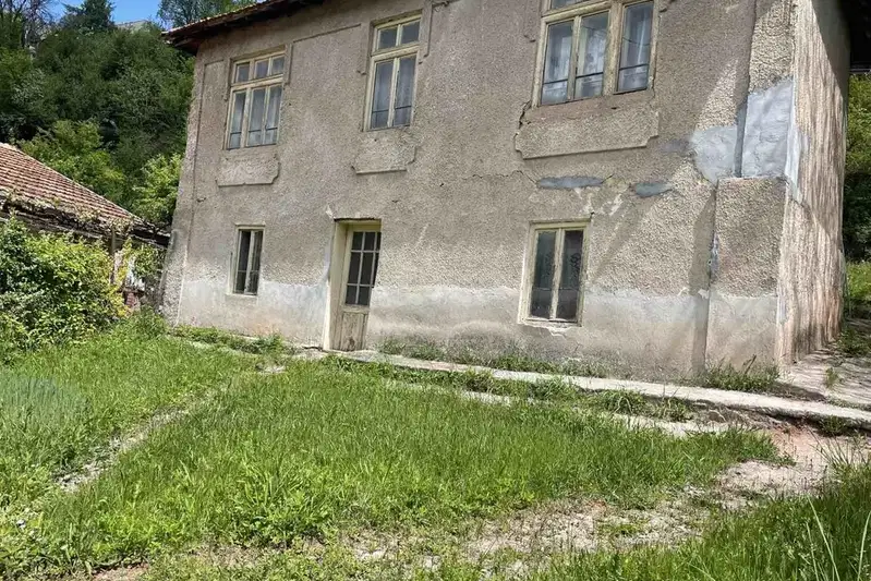 House in Oblast Pernik, Tryn