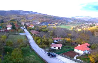 Къща в Перник, Земен