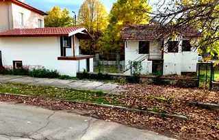 Къща в Перник, Земен