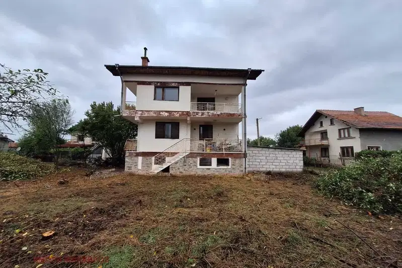 Къща в Перник, с. Беланица
