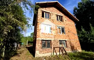 Къща в Перник, с. Боснек