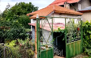 Къща в Перник, с. Боснек