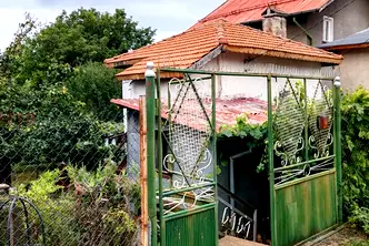 Къща в Перник, с. Боснек