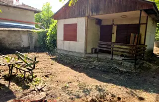 Къща в Перник, с. Червена могила