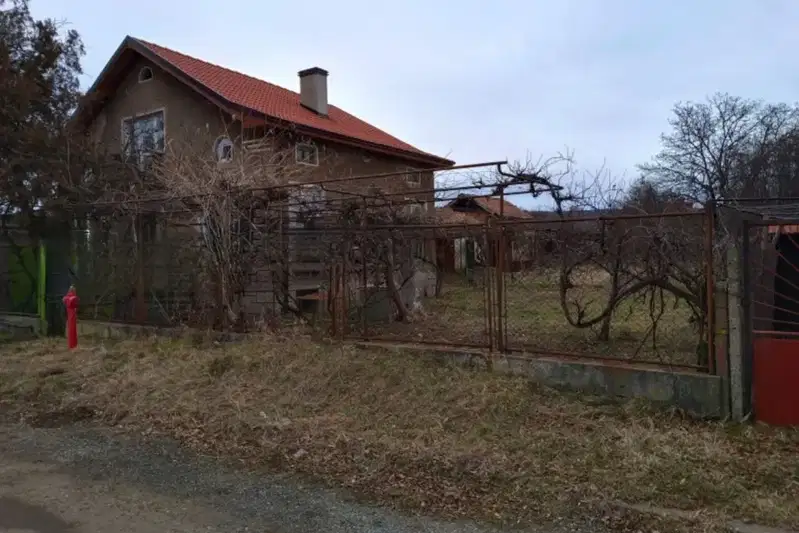 Къща в Перник, с. Долна Диканя