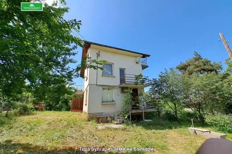 Къща в Перник, с. Извор