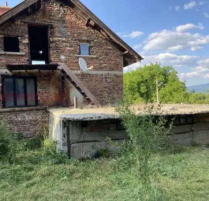 Снимка 4 — Къща в Перник, с. Кралев дол